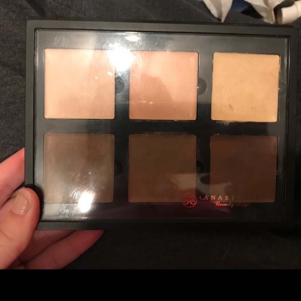 Anastasia Beverly Hills contour